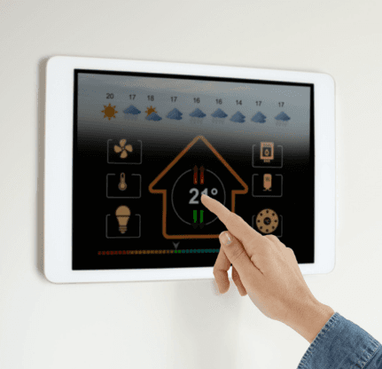 Ein an der Wand montiertes IPad for ein Smarthome